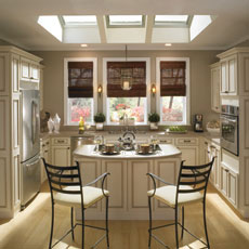 Traditional cabinets by Homecrest Cabinetry